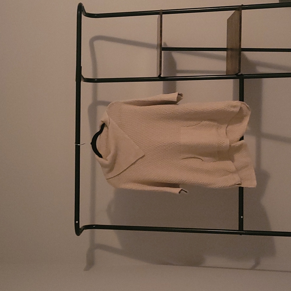 Short sleeve sweater.